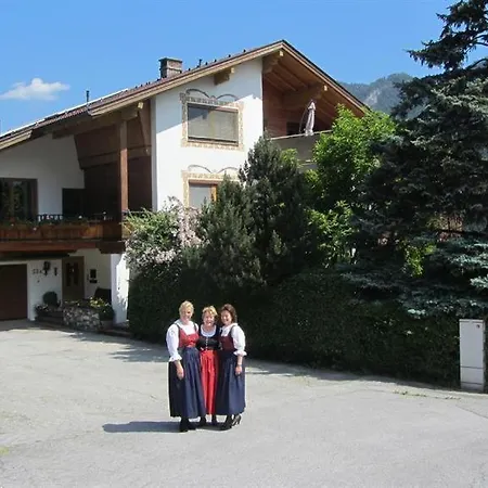 Haus Hager Bed & Breakfast Schlitters