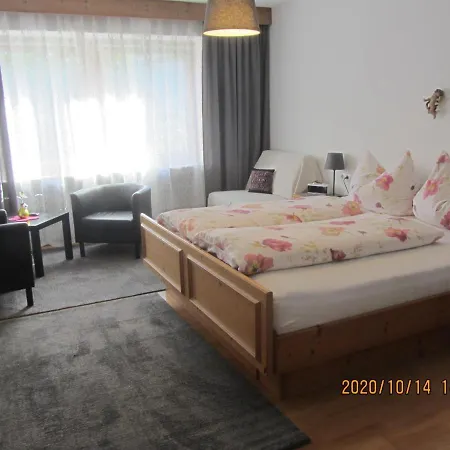לינה וארוחת בוקר Haus Hager שליטרס